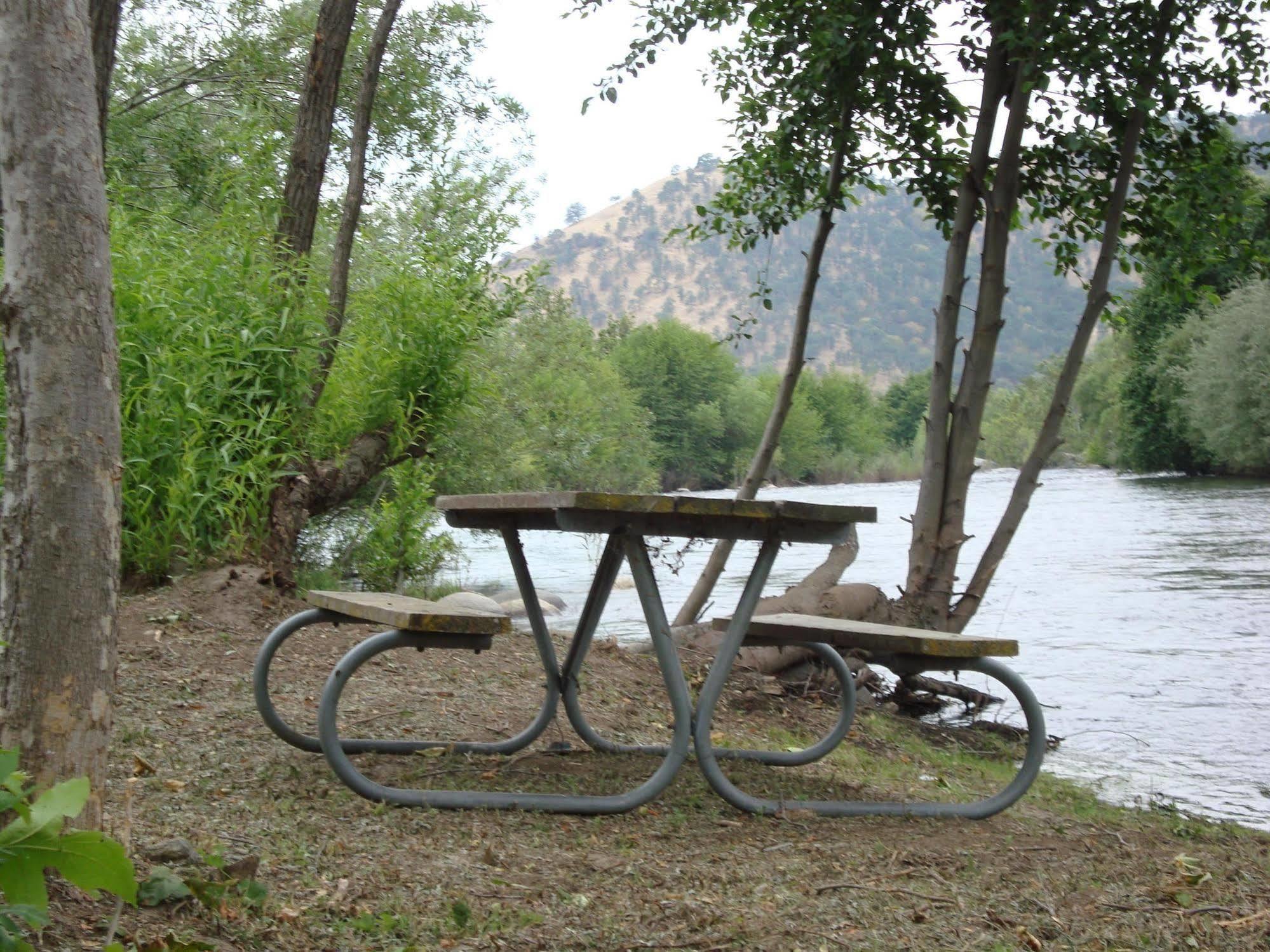 Sequoia Riverfront Cabins Three Rivers Zewnętrze zdjęcie